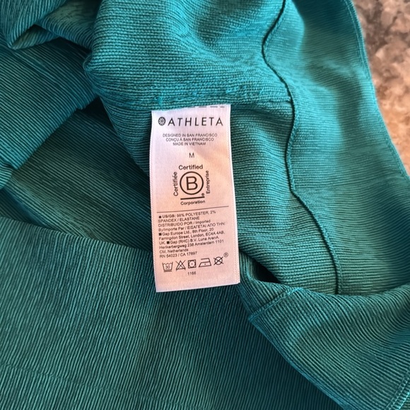 Athleta vibrant green Echo Button down top NWT - Picture 10 of 10